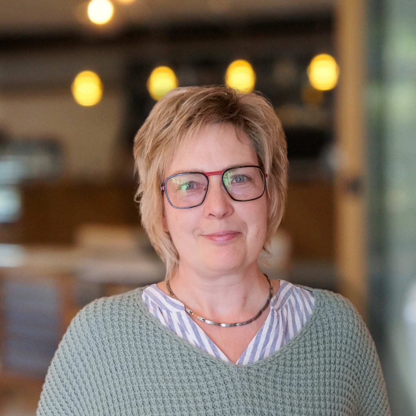 Portraitaufnahme von Janine Kastner-Hoffmann - Leitung Kita & GBS Eckerkoppel